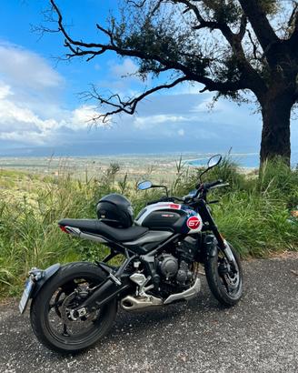 Triumph trident 660 tribute edition