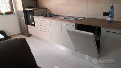 cucina tavolo e sedie 