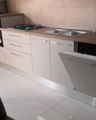 cucina tavolo e sedie leggi bene!! 