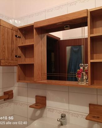 Arredo bagno in legno
