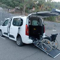 Opel Combo Life Pianale ribassato con rampa disabi