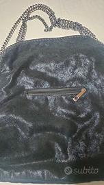 Borsa nera con catene