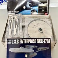 BANDAI STAR TREK U.S.S. ENTERPRISE NCC-1701