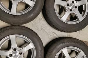 Gomme estive e cerchi in lega per auto