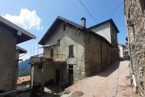Casa indipendente di 165 m² con più di 5 locali a 