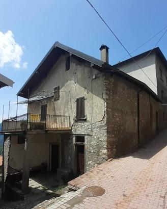 Casa indipendente di 165 m² con più di 5 locali a 