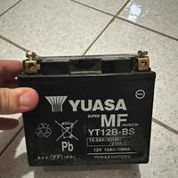 Batteria yuasa YT12B-BS