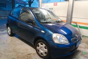 TOYOTA Yaris - 2001