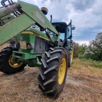 Trattore gommato John Deere 3350