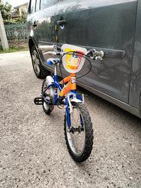 biciclettata da bambini 