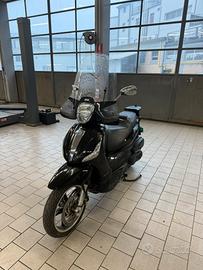 Piaggio Beverly 350 pollice