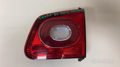 STOP POSTERIORE DESTRO INTEGRATO NEL PORTELLO VOLK