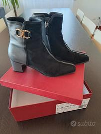 Ferragamo stivaletti 42 pelle
