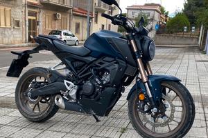 Honda cb 125 r