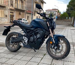 Honda cb 125 r
