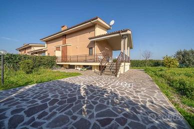 Villetta a schiera di 140 m² con 3 locali e box au