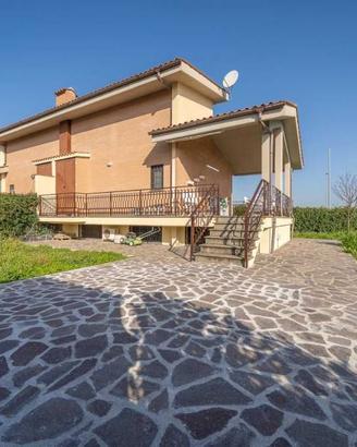 Villetta a schiera di 140 m² con 3 locali e box au