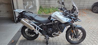 moto Triumph Tiger 900 con pochi km 