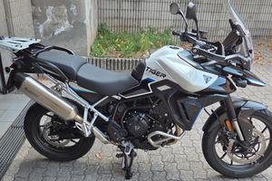 moto Triumph Tiger 900 con pochi km 