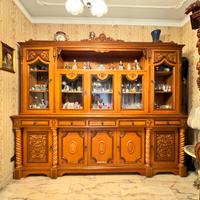 Soggiorno completo vintage: vetrina, tavolo, sedie