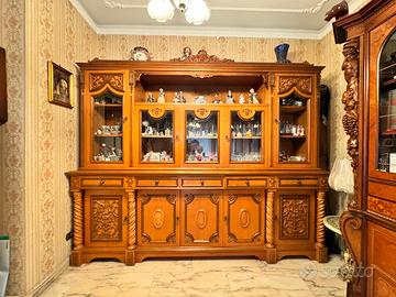 Soggiorno completo vintage: vetrina, tavolo, sedie