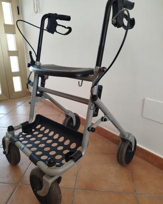 Carrello deambulatore pieghevole per anziani