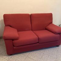 Divano due posti rosso scuro in tessuto