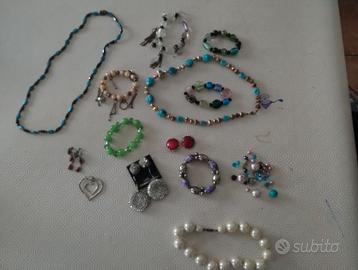 bigiotteria assortimento in stile retrò