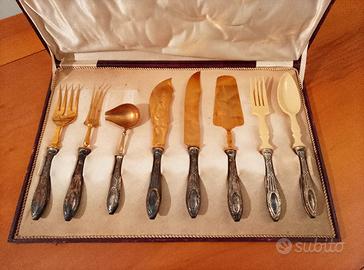 Antico servizio per dolci con 8 posate in argento