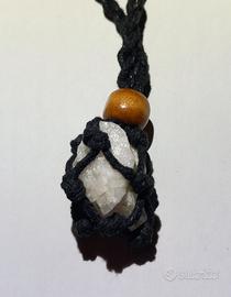 collana in corda con quarzo