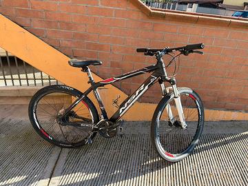 bicicletta mountain bike