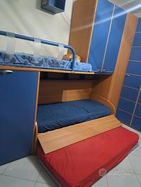 cameretta a castello con tre posti letto 