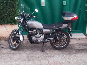 Yamaha XJ550
