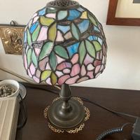 Lampada da tavolo in vetro colorato stile Tiffany