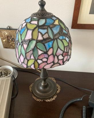 Lampada da tavolo in vetro colorato stile Tiffany