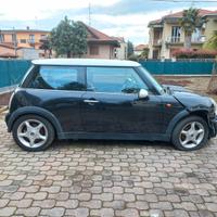 Mini cooper incidentata