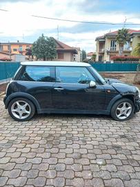 Mini cooper incidentata