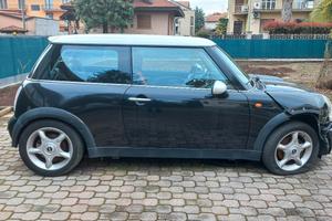 Mini cooper incidentata