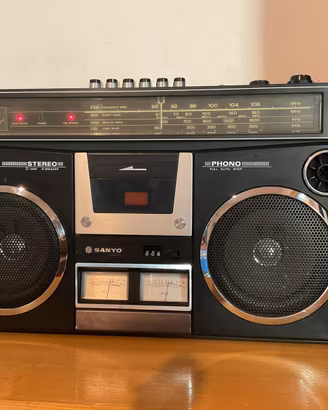 Radio Sanyo M4500 made in japan anni 80 vu meter
