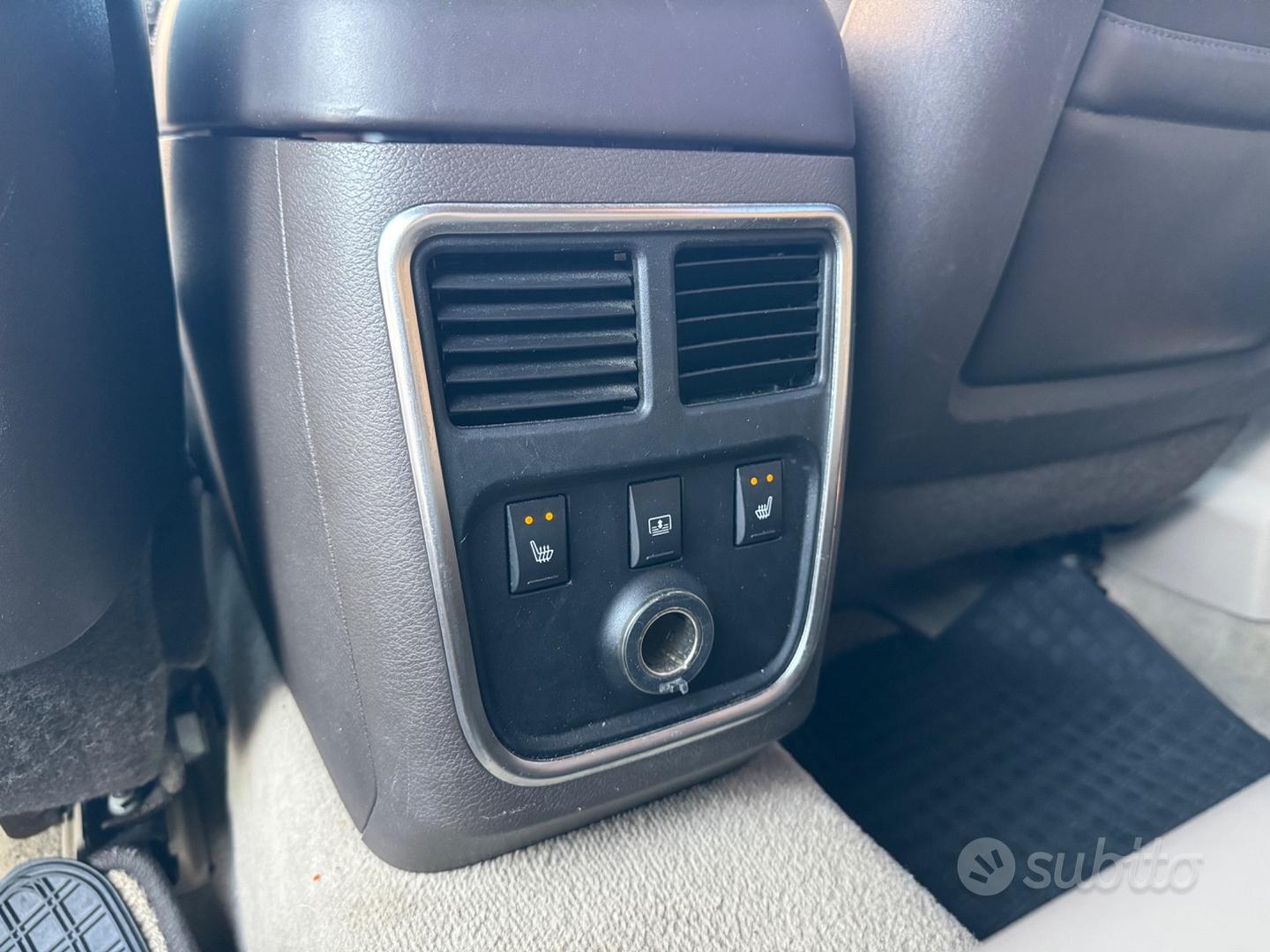 Lancia Thema Executive 3.0 V6 Multijet 239ch - Camera - Sièges élécriques à mémoire - Navi - Led