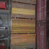 Panelli gialli nuovi e usati e travi doka