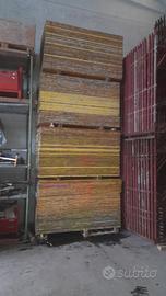 Panelli gialli nuovi e usati e travi doka