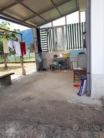 Casa con giardino