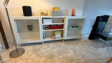 Mobile Ikea con 2 vetrine