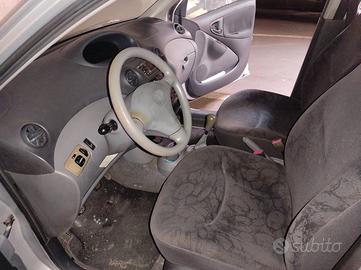 TOYOTA YARIS EURO 3 BENZINA 5 PORTE