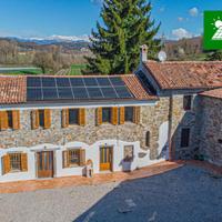 Casale in pietra ristrutturato con vista sul Co...