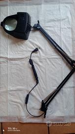 Lampada da laboratorio con lente