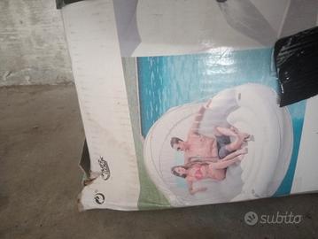 gonfiabile rotondo , bianco e tortora 