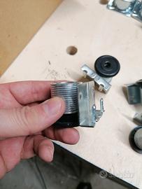 Piedini livellatori per mobili, ferramenta