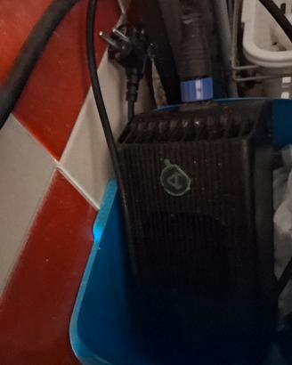 caricabatteria e batteria scoter elettrico niu 125